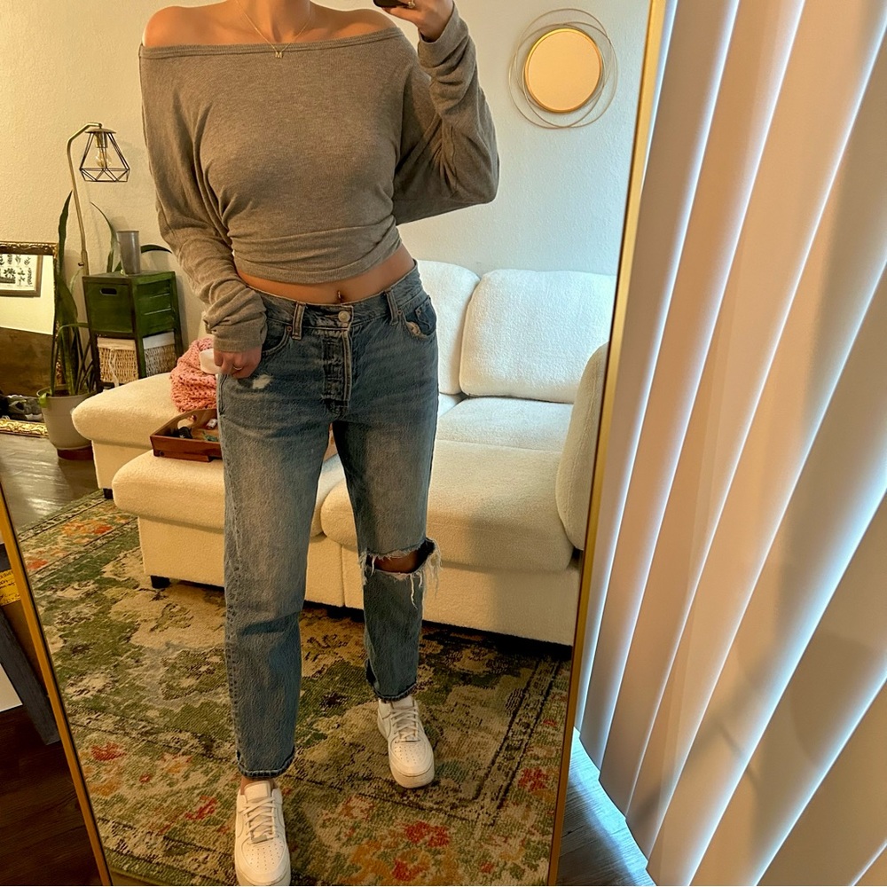 Aeropostale 90's Super High Rise Straight medium wash jeans. Size 8.